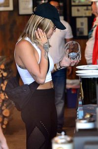 48437866_rita-ora-52.jpg