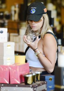48437871_rita-ora-55.jpg