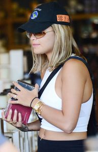 48437872_rita-ora-56.jpg