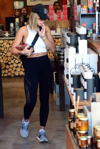 48437894_rita-ora-64.jpg