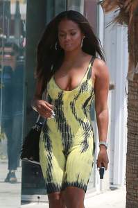 48451808_48451091_christina-milian-16.jpg