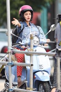 48919527_lucy-hale-21.jpg