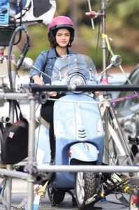 48919562_lucy-hale-26.jpg