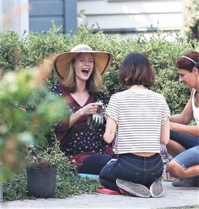 48983966_lucy-hale-02.jpg