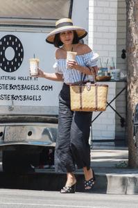 49076823_vanessa-hudgens-33.jpg