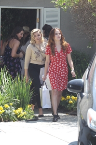 49131051_chloe-grace-moretz-instyle-s-day-of-indulgence-party-in-brentwood-38.jpg