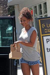 49216042_49210459_christina-milian-5.jpg