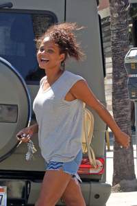 49216059_49210480_christina-milian-8.jpg