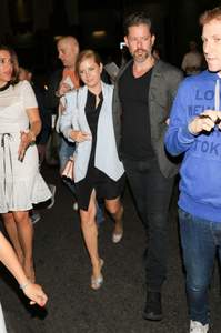 49380603_49376610_hqcelebcorner-16.jpg