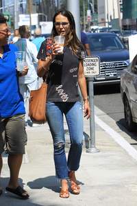 49814000_jordana-brewster-005.jpg