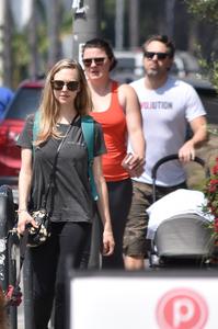 49864669_amanda-seyfried-01.jpg