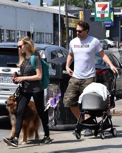 49864700_amanda-seyfried-08.jpg