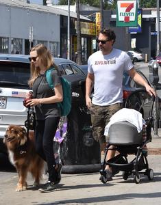 49864763_amanda-seyfried-22.jpg