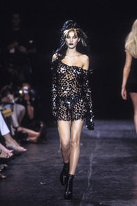 4_betsey-johnson-fw-1998-5_html.thumb.JPEG.42ba6c2d5ba4cc628ea8163ea4227085.JPEG