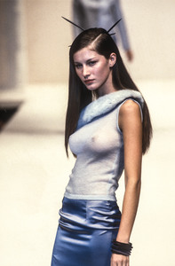 4_blumarine-ss-1999-5_html.thumb.JPEG.7bb75a1940d28582aac2db74c7686e3a.JPEG