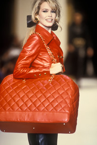 4_chanel-fw-1992-5_html.thumb.JPEG.8d3d91569ff099497244d969c6afef7a.JPEG