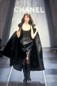 4_chanel-fw-1993-5_html.thumb.JPEG.2e47ca53e047aefcf68b81d693ac7678.JPEG