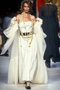 4_chanel-hc-fw-1992-5_html.thumb.JPEG.6b6b1f5018c0201140f71feb3f2cbf3b.JPEG