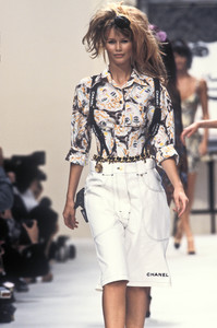 4_chanel-ss-1994-5_html.thumb.JPEG.40f04103aa6310faff4fe48f30302933.JPEG