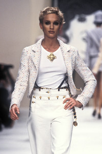 4_chanel-ss-1994-5_html.thumb.JPEG.8f33c81be253e3284c3fc82445bf0e95.JPEG