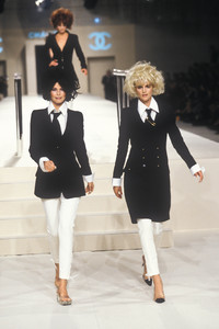 4_chanel-ss-1997-5_html.thumb.JPEG.71dbf0d48224eeaa67ef9a430aaec389.JPEG