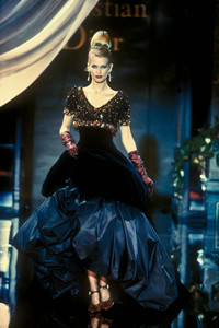 4_christian-dior-hc-fw-1995-5_html.thumb.JPEG.8f4413bcc2a0088987169c0082e01735.JPEG