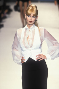 4_christian-dior-ss-1996-5_html.thumb.JPEG.18e9c3ff8047f06bdbf74d1513eed9f7.JPEG