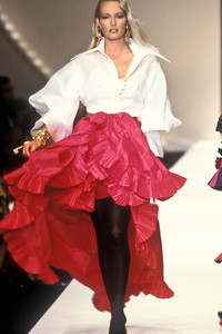 4_dior-fw-1993-5_html.thumb.JPEG.098773efd9a51c85297a241ad5db6c52.JPEG