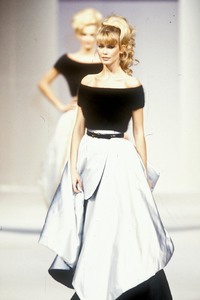 4_herve-leger-fw-1994-5_html.thumb.JPEG.4cd7bd3d3326f7bf76fb46969eb4ec79.JPEG