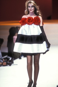 4_laura-biagiotti-fw-1992-12_html.thumb.JPEG.07819a77a37168d2273b6b183df284f9.JPEG