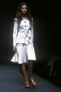 4_prada-ss-1999-5_html.thumb.JPEG.2b176184be22605a6f75555408e787e0.JPEG