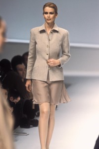 4_valentino-fw-1996-5_html.thumb.JPEG.a60c6c74e81a5dbc558e8c39af473c9c.JPEG