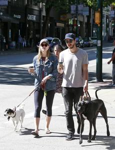 50083958_melissa-benoist-13.jpg