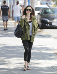 50173924_lily-collins-4.jpg