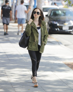 50173943_lily-collins-6.jpg