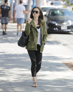 50173951_lily-collins-7.jpg