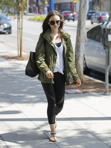 50174040_lily-collins-18.jpg