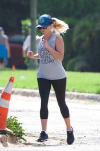 50179171_reese-witherspoon-5.jpg