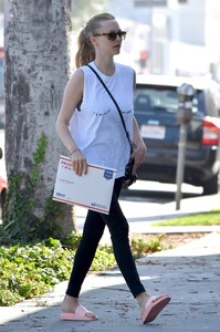 50280540_amanda-seyfried-17.jpg
