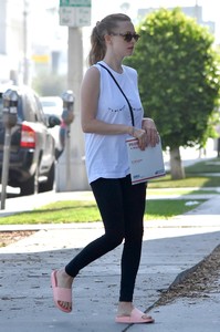 50280543_amanda-seyfried-18.jpg