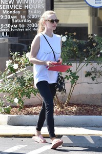 50280566_amanda-seyfried-22.jpg