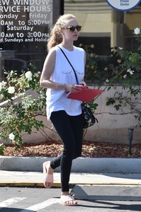 50280570_amanda-seyfried-23.jpg