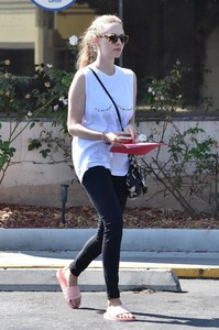 50280583_amanda-seyfried-26.jpg