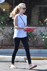 50280592_amanda-seyfried-28.jpg
