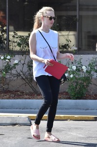 50280612_amanda-seyfried-30.jpg