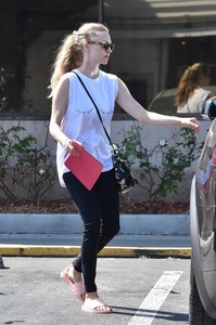 50280634_amanda-seyfried-32.jpg