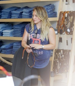 50349967_hilary-duff-06.jpg