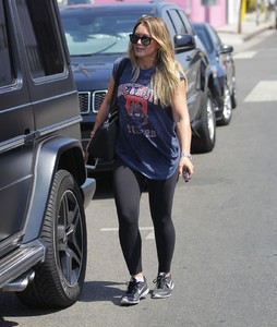 50350056_hilary-duff-14.jpg