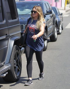 50350065_hilary-duff-15.jpg