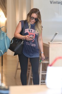 50350134_hilary-duff-19.jpg